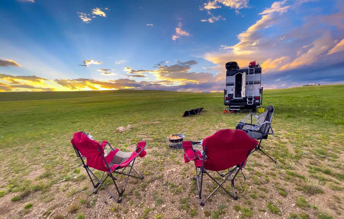 Locals and Nomads: Behavioral Adaptation and Mobility Patterns Photo by Joel Holland